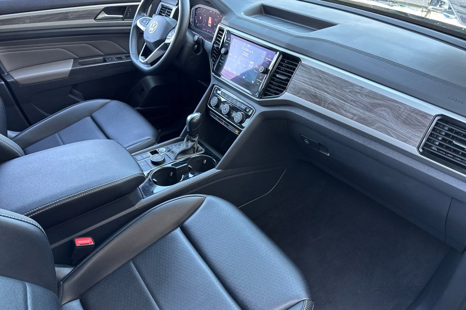 Used 2022 Volkswagen Atlas Cross Sport SE image 16