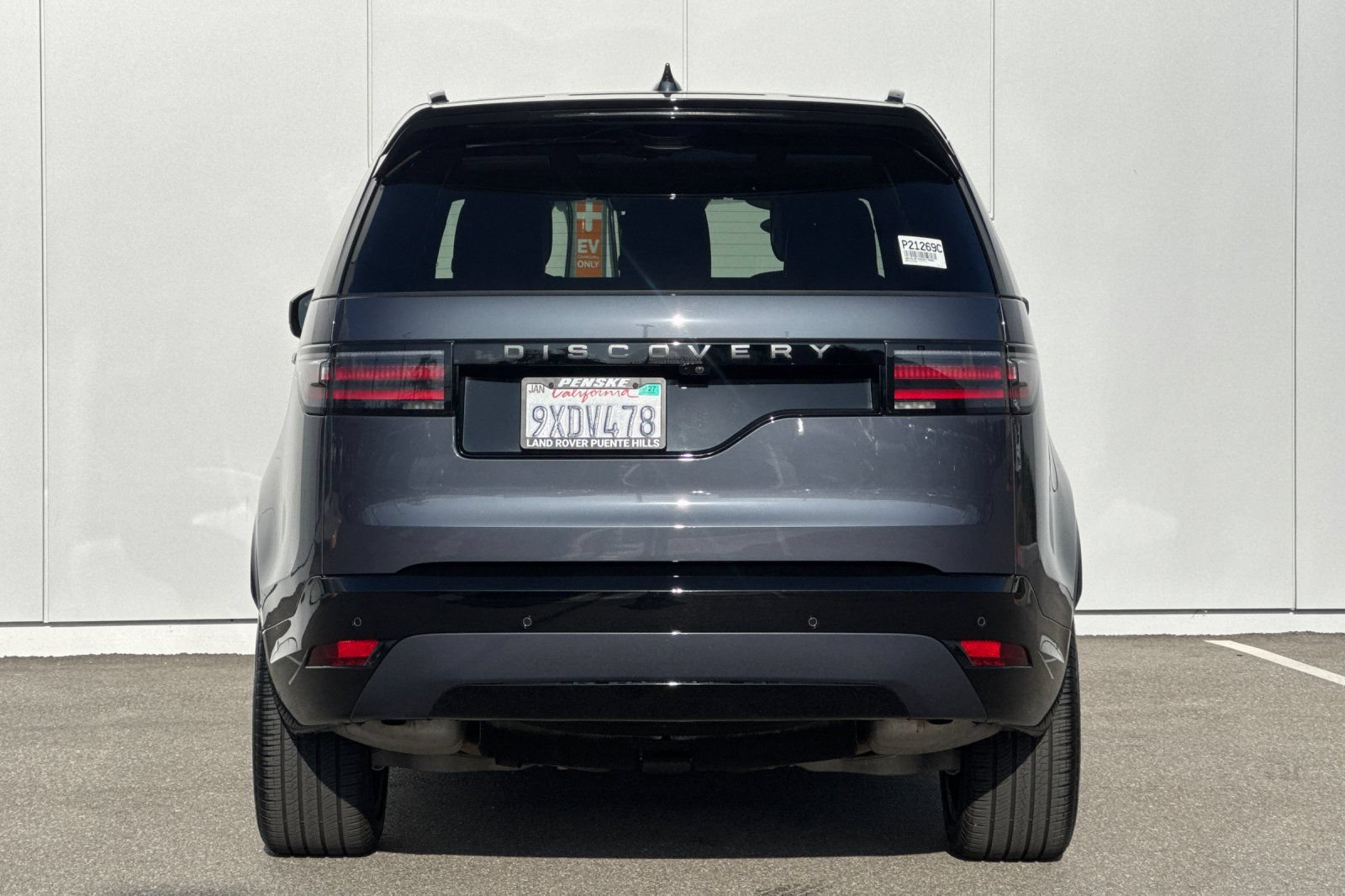 Used 2025 Land Rover Discovery Dynamic SE AWD/4WD image 4
