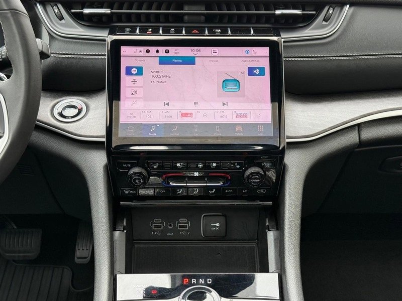 Used 2024 Jeep Grand Cherokee L Limited w/ Luxury Tech Group II image 12