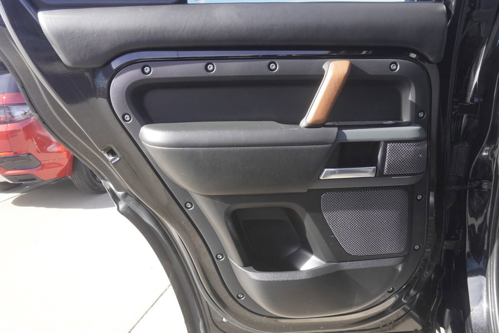 Used 2020 Land Rover Defender 110 X image 28