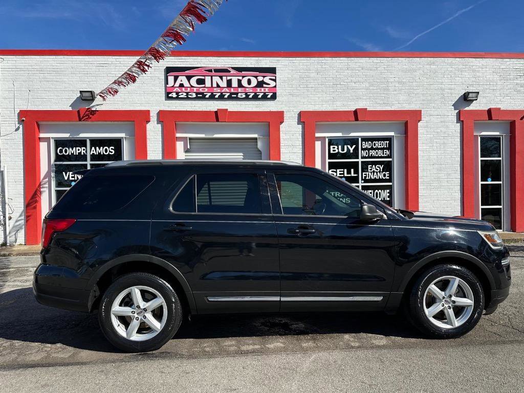 Used 2018 Ford Explorer XLT FWD image 1