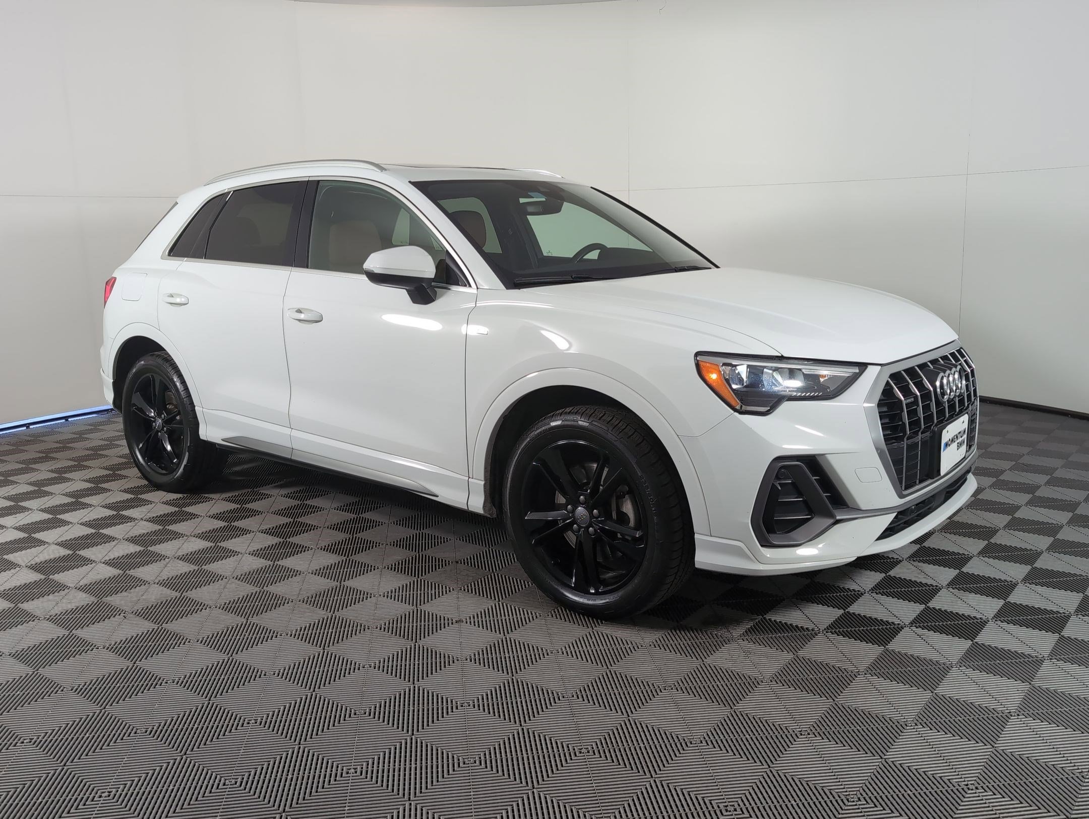 Used 2020 Audi Q3 2.0T Premium w/ Convenience Package image 6