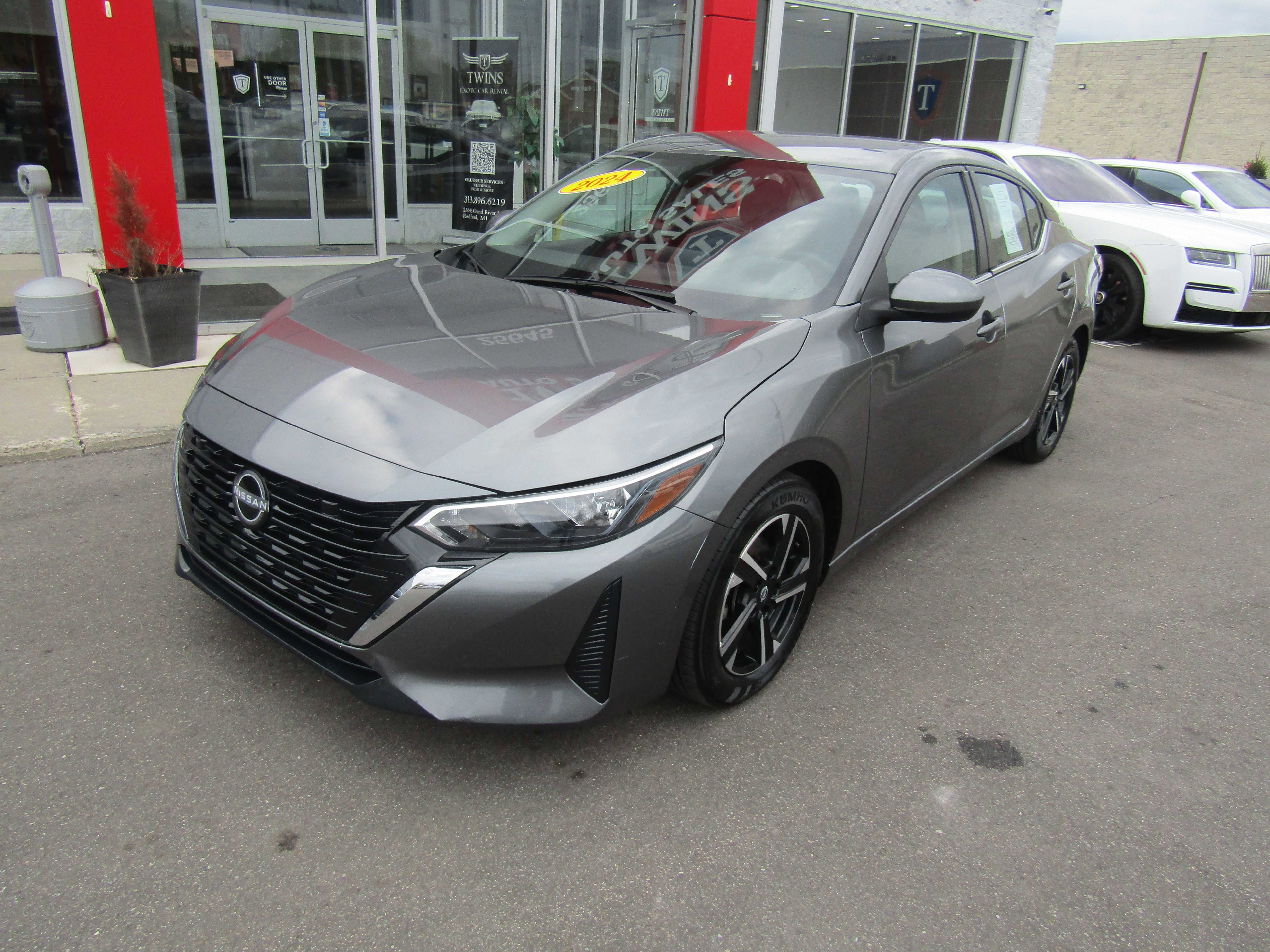 Used 2024 Nissan Sentra SV FWD image 2