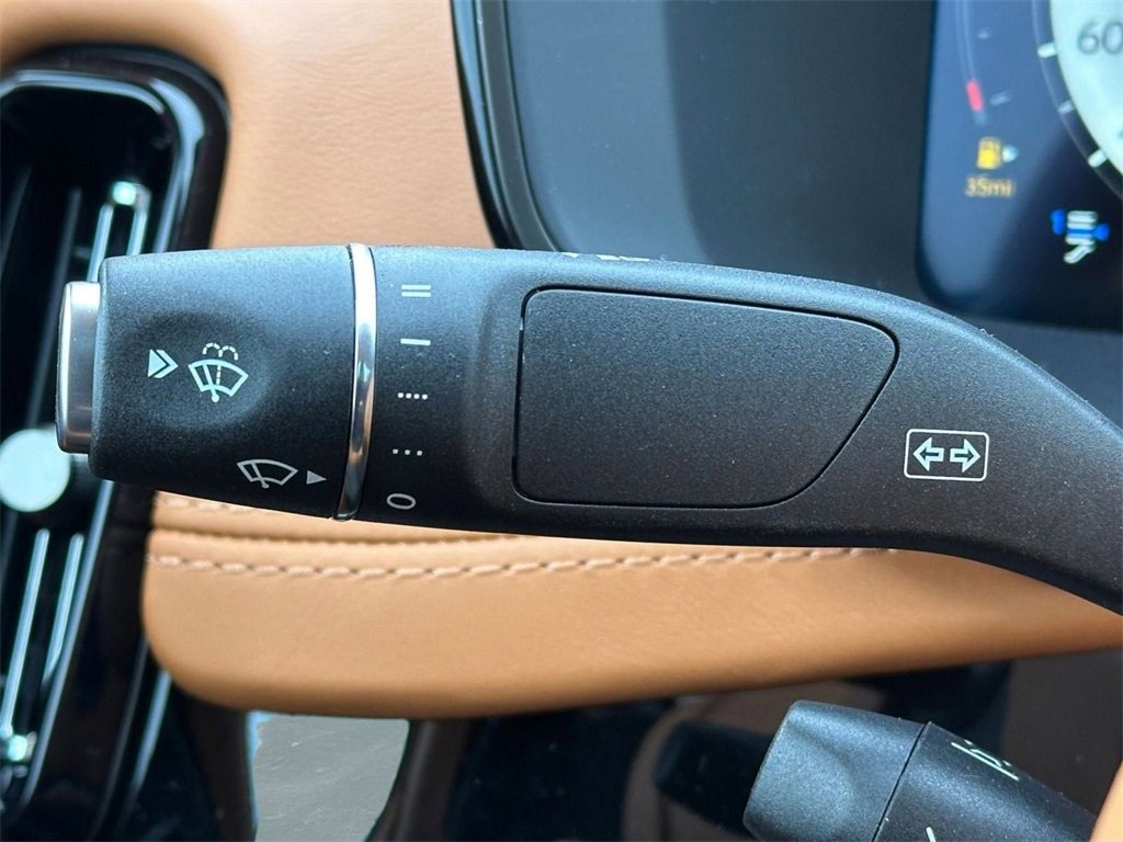 New 2026 Aston Martin DBX 707 image 21