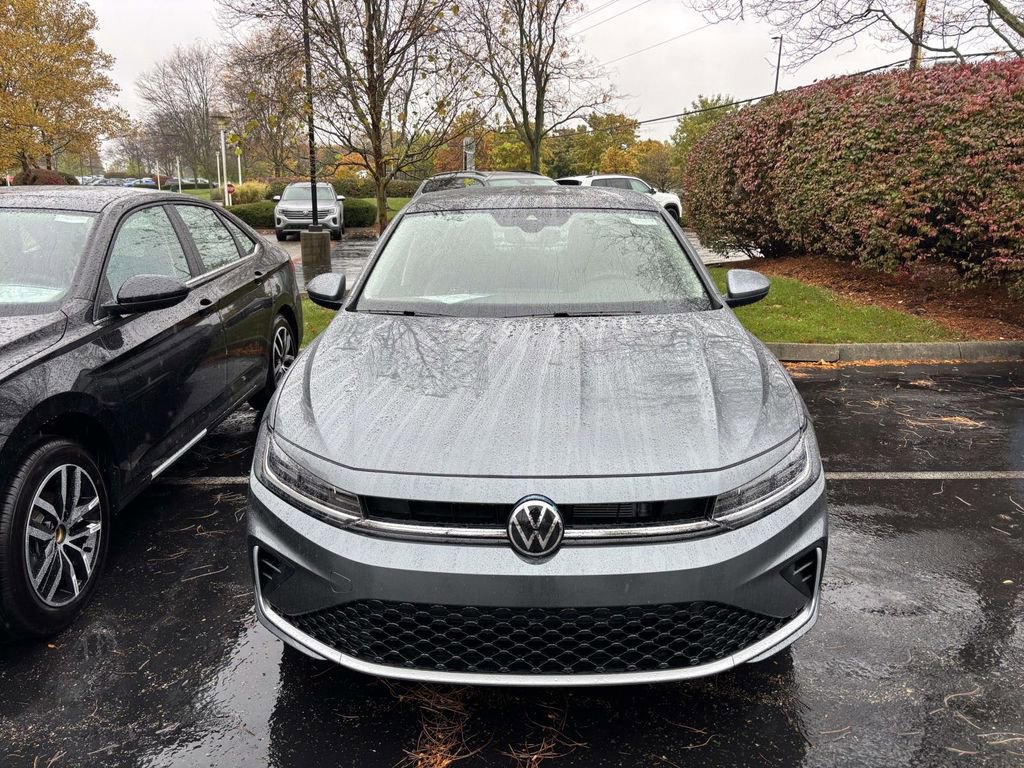 New 2026 Volkswagen Jetta SE image 2