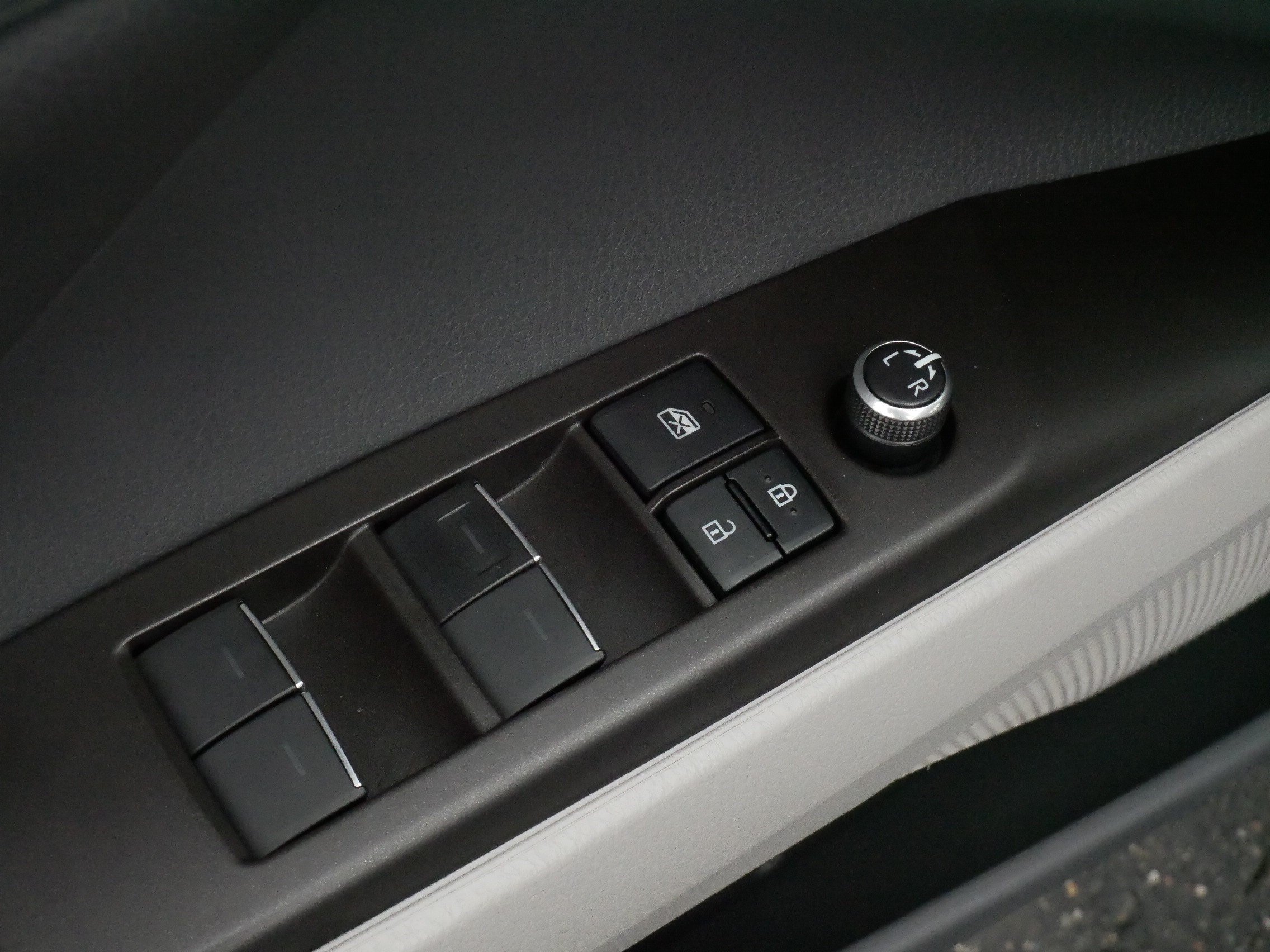 Used 2021 Toyota Camry XLE w/ Navigation Package FWD image 19