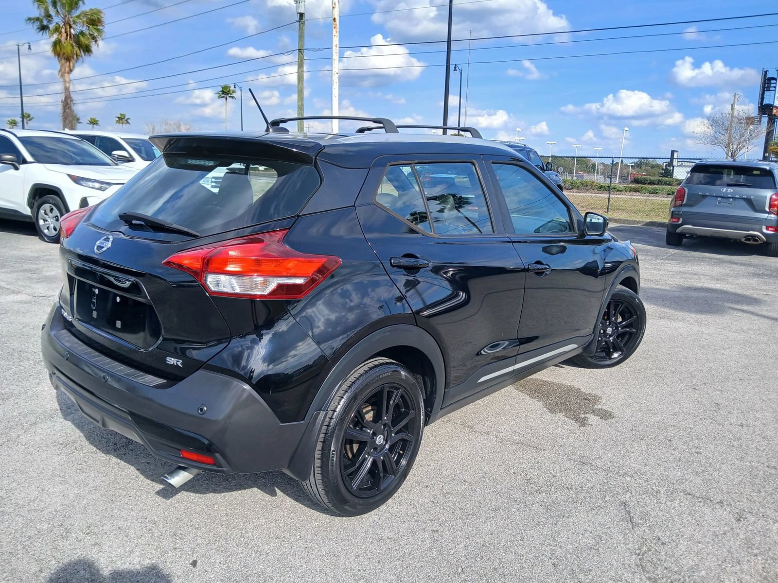Used 2020 Nissan Kicks SR w/ SR Premium Package FWD image 4