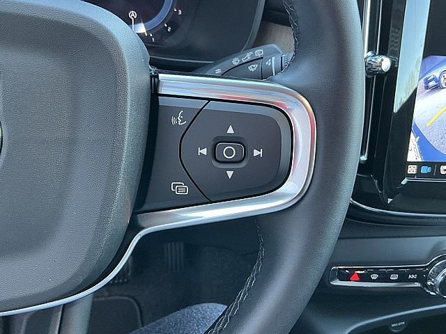 Certified 2025 Volvo XC40 B5 Plus image 29