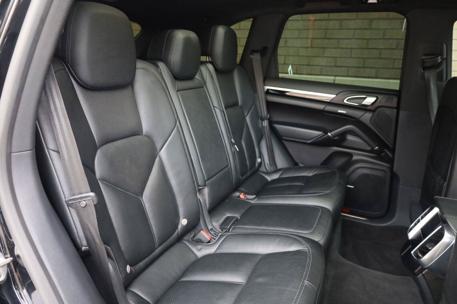 Used 2018 Porsche Cayenne AWD/4WD image 27