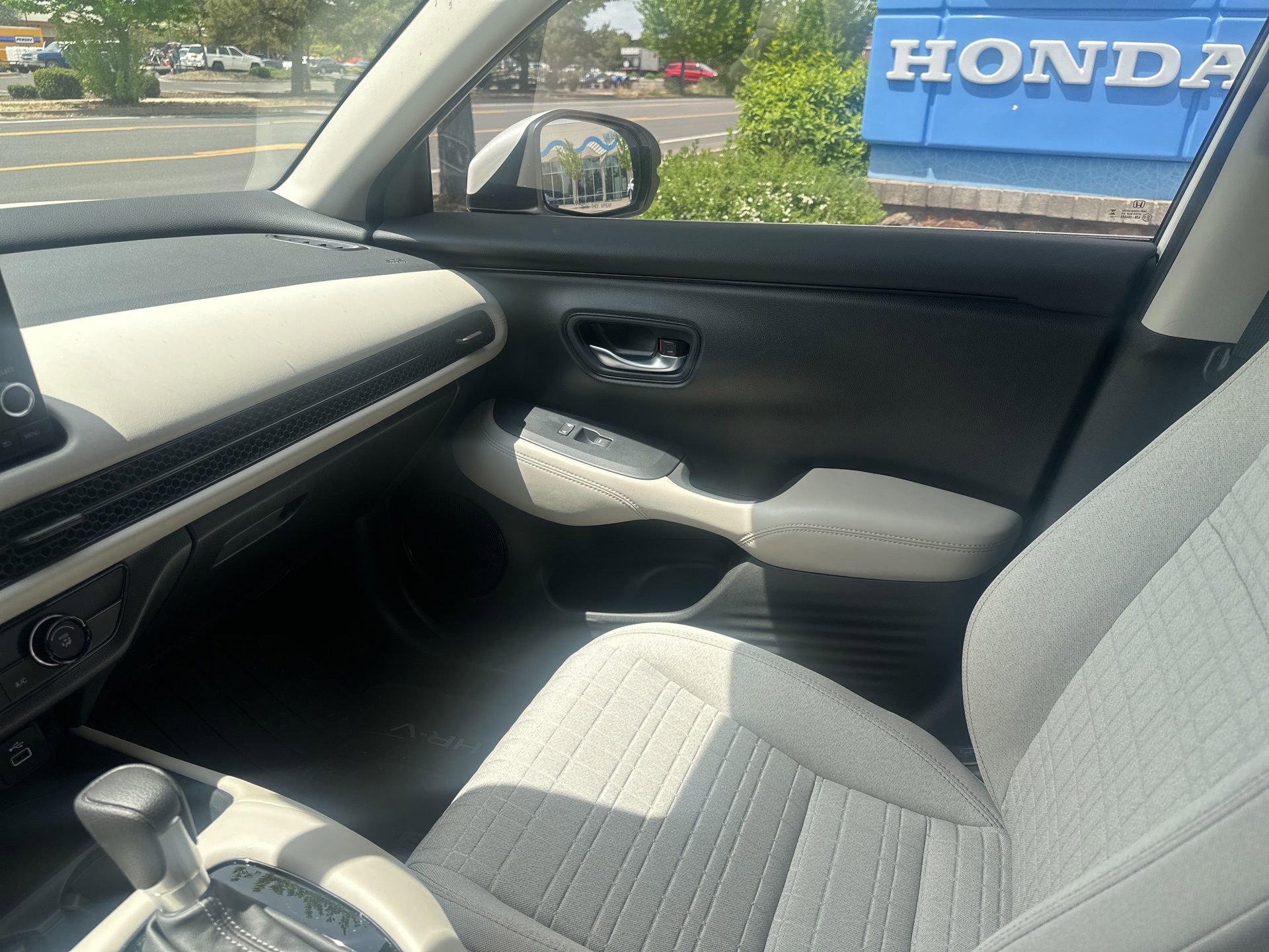 Used 2025 Honda HR-V LX image 11