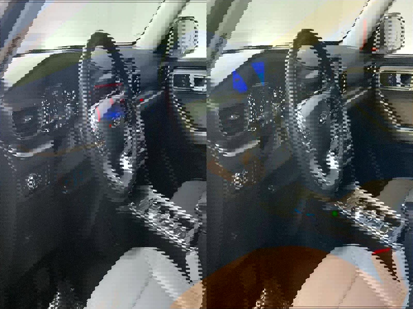 Used 2020 Ford Explorer XLT w/ Equipment Group 202A image 16