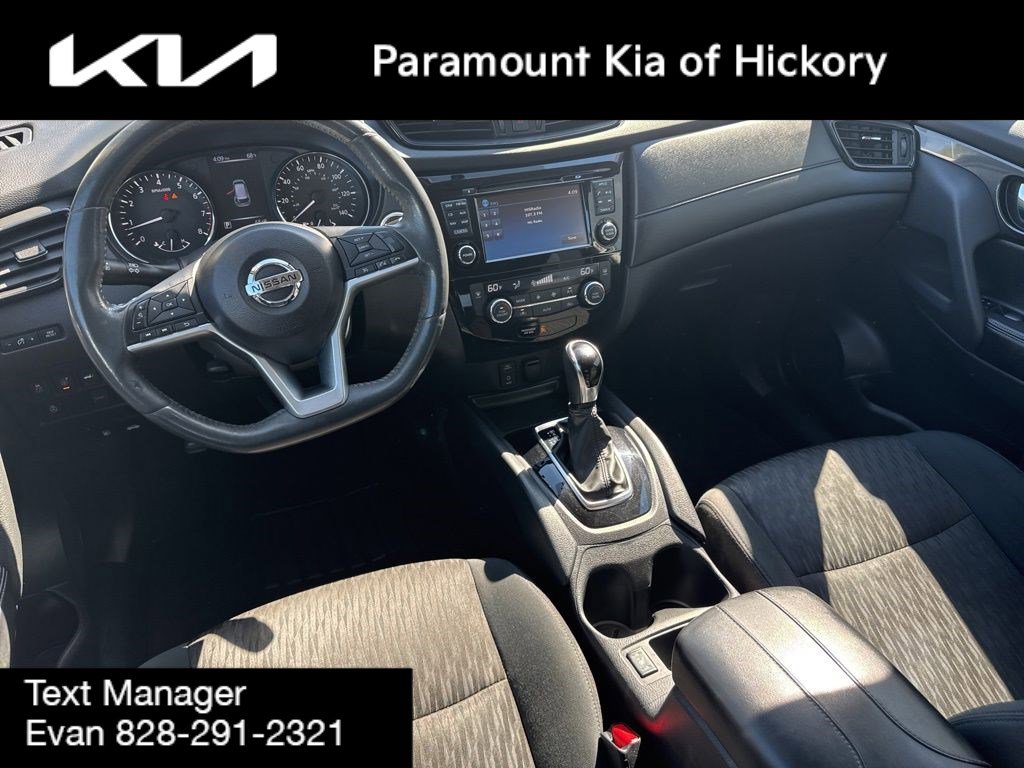 Used 2017 Nissan Rogue SV w/ Sun & Sound Touring Package image 16