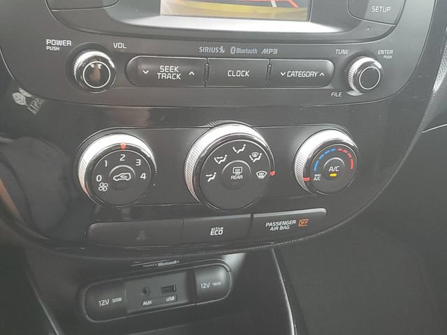 Used 2015 Kia Soul ! FWD image 27