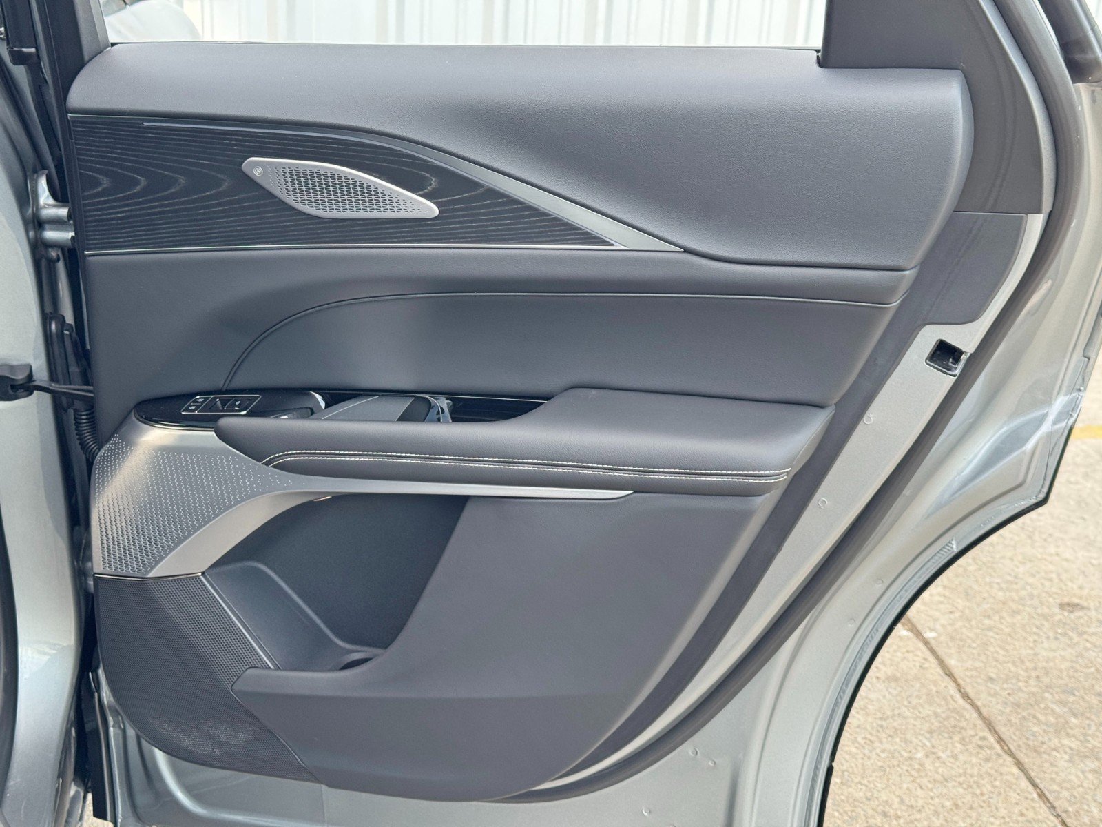 Used 2025 Cadillac Lyriq Luxury image 44