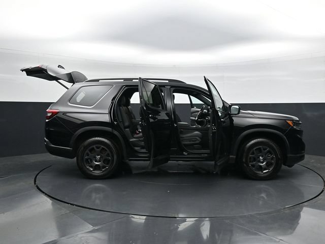 Used 2025 Honda Pilot TrailSport image 51