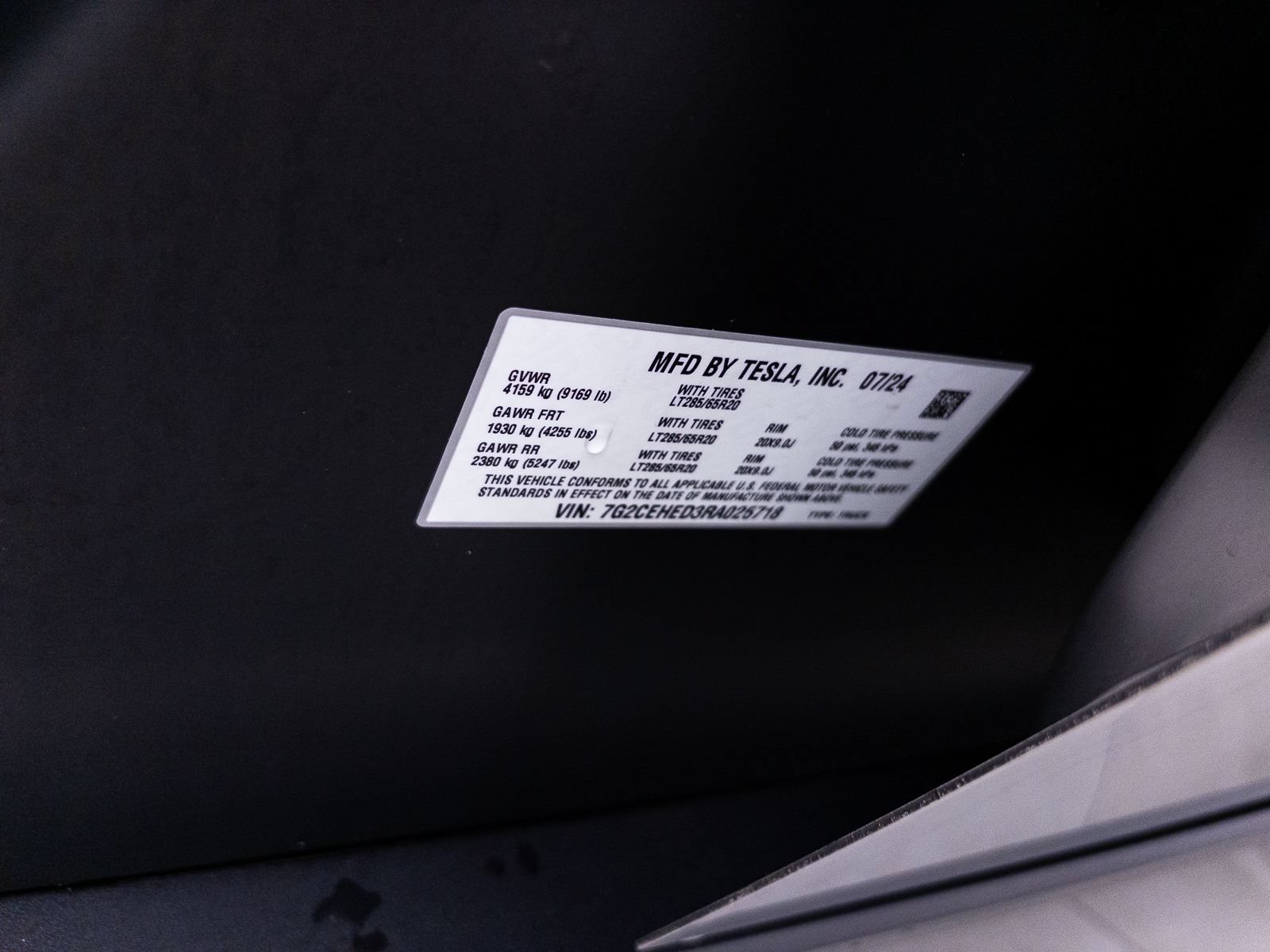 Used 2024 Tesla Cybertruck AWD Crew Cab image 39