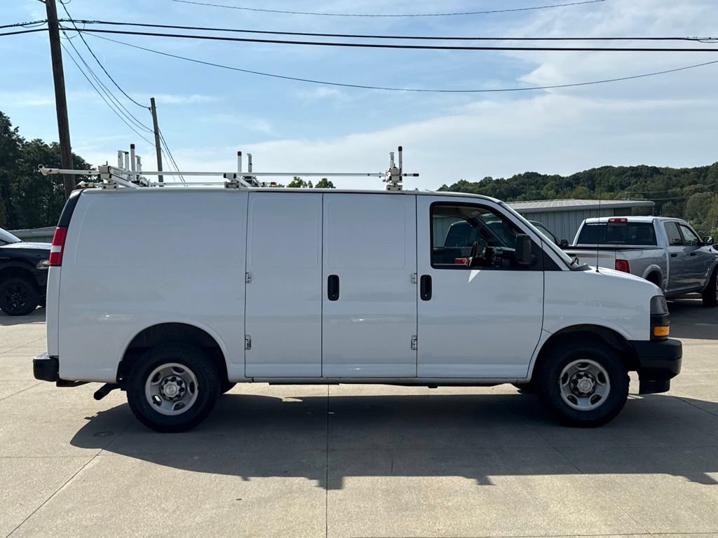Used 2018 Chevrolet Express 3500 w/ Driver Convenience Package RWD image 20