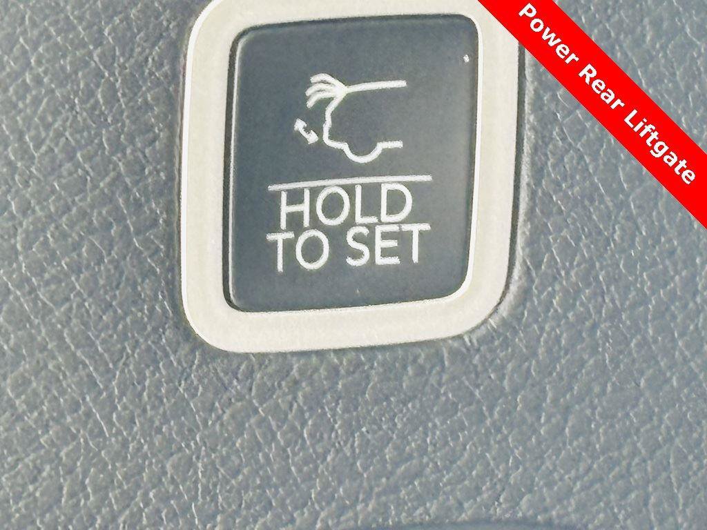 New 2024 Jeep Grand Wagoneer Series III AWD/4WD image 8
