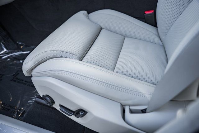 New 2026 Volvo XC60 T8 Ultra w/ Protection Package Premier image 34