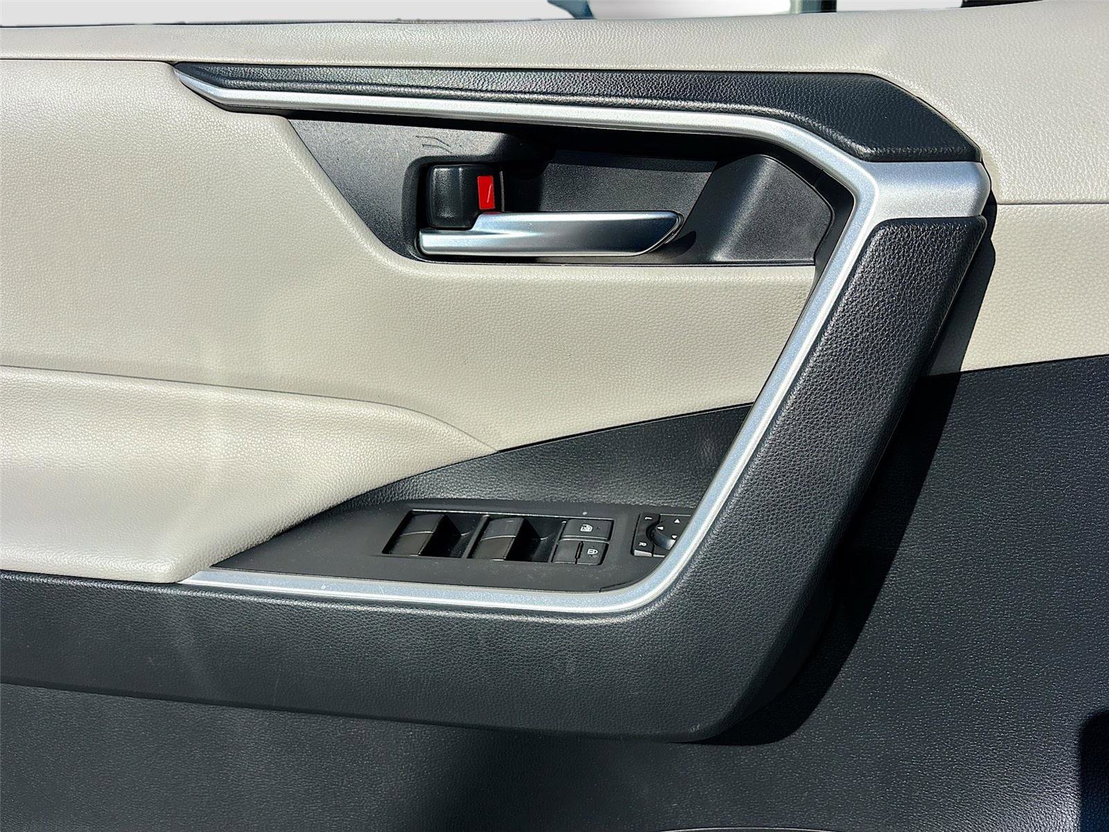 Used 2019 Toyota RAV4 XLE FWD image 20