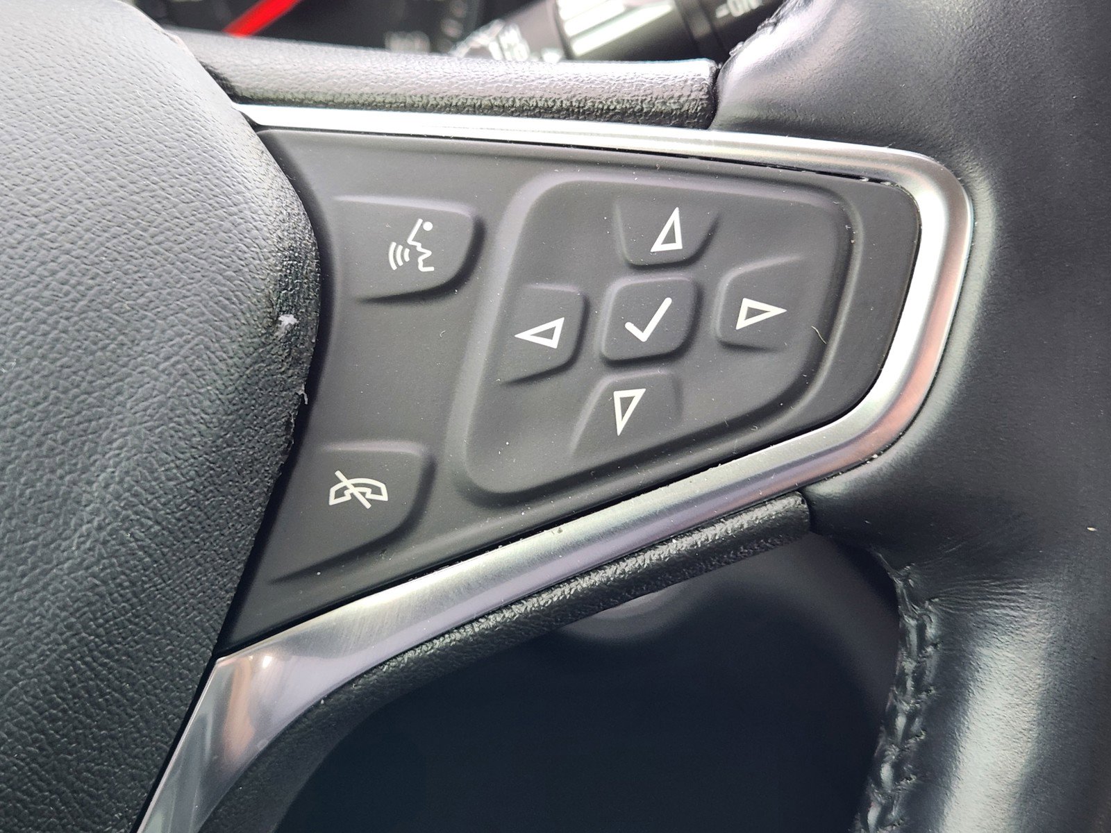 Used 2021 Chevrolet Equinox Premier FWD image 24