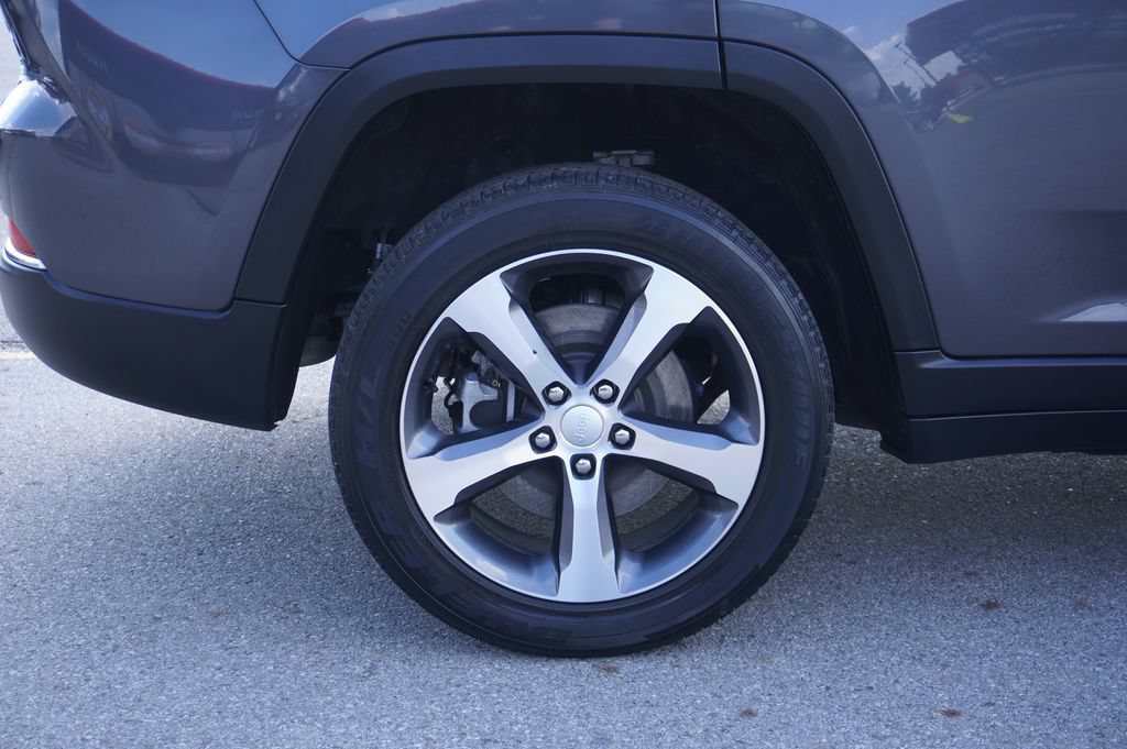 Used 2022 Jeep Grand Cherokee Limited 4xe w/ Luxury Tech Group II AWD/4WD image 12