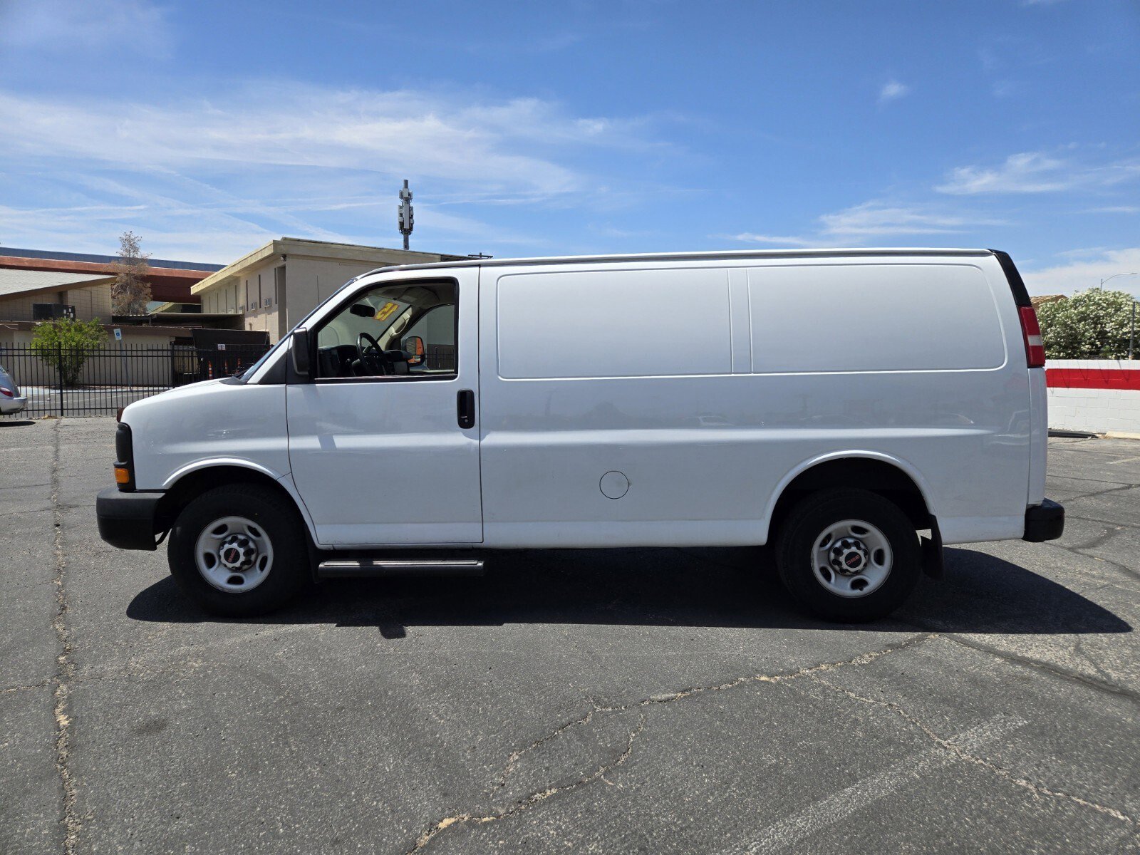 Used 2015 GMC Savana 2500 RWD image 2