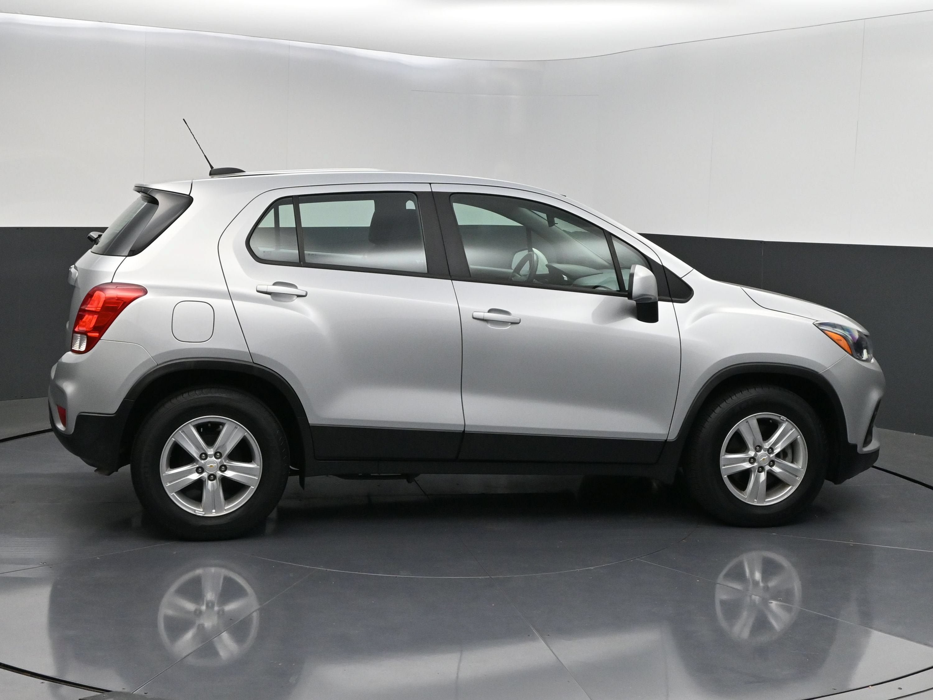 Used 2020 Chevrolet Trax LS FWD image 8