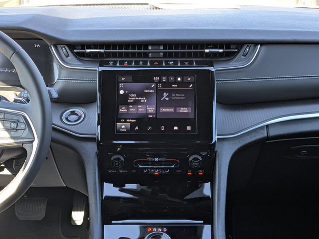 Used 2025 Jeep Grand Cherokee Laredo X RWD image 17