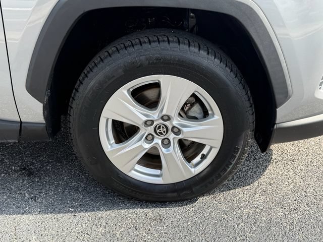 Used 2021 Toyota RAV4 XLE FWD image 20