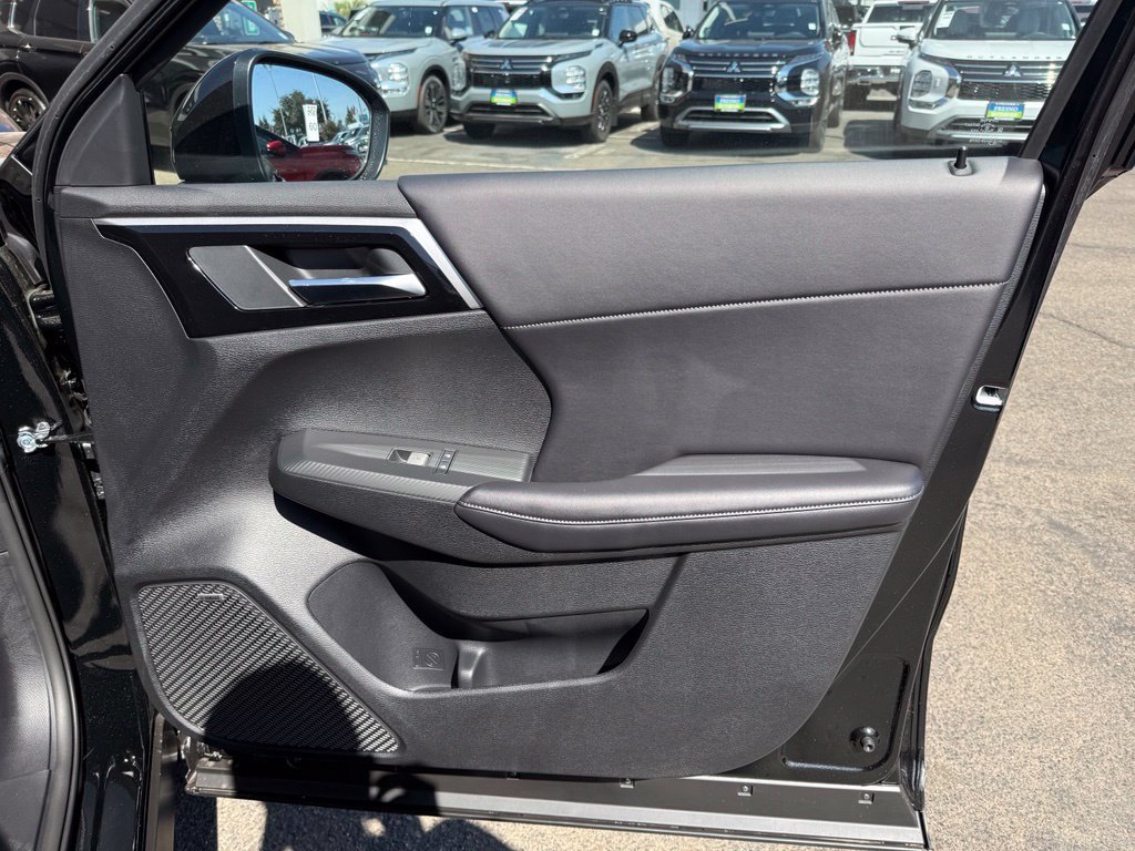 New 2026 Mitsubishi Outlander LE FWD image 18