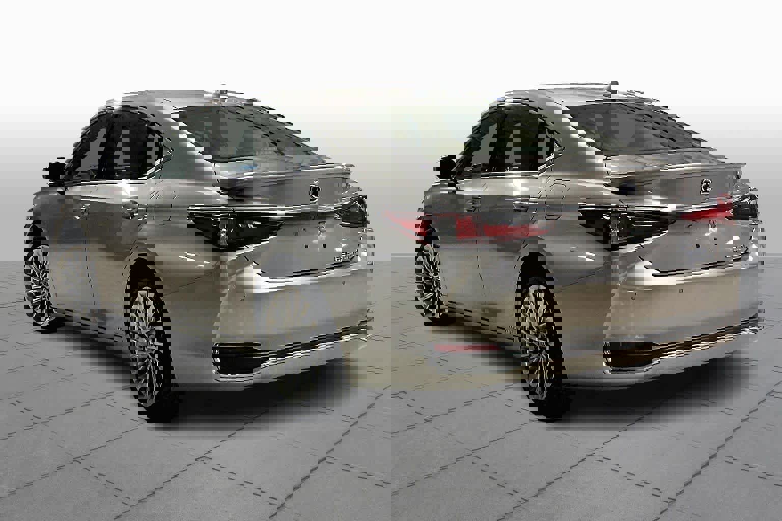 Used 2021 Lexus ES 300h Ultra Luxury w/ Accessory Package 2 image 12