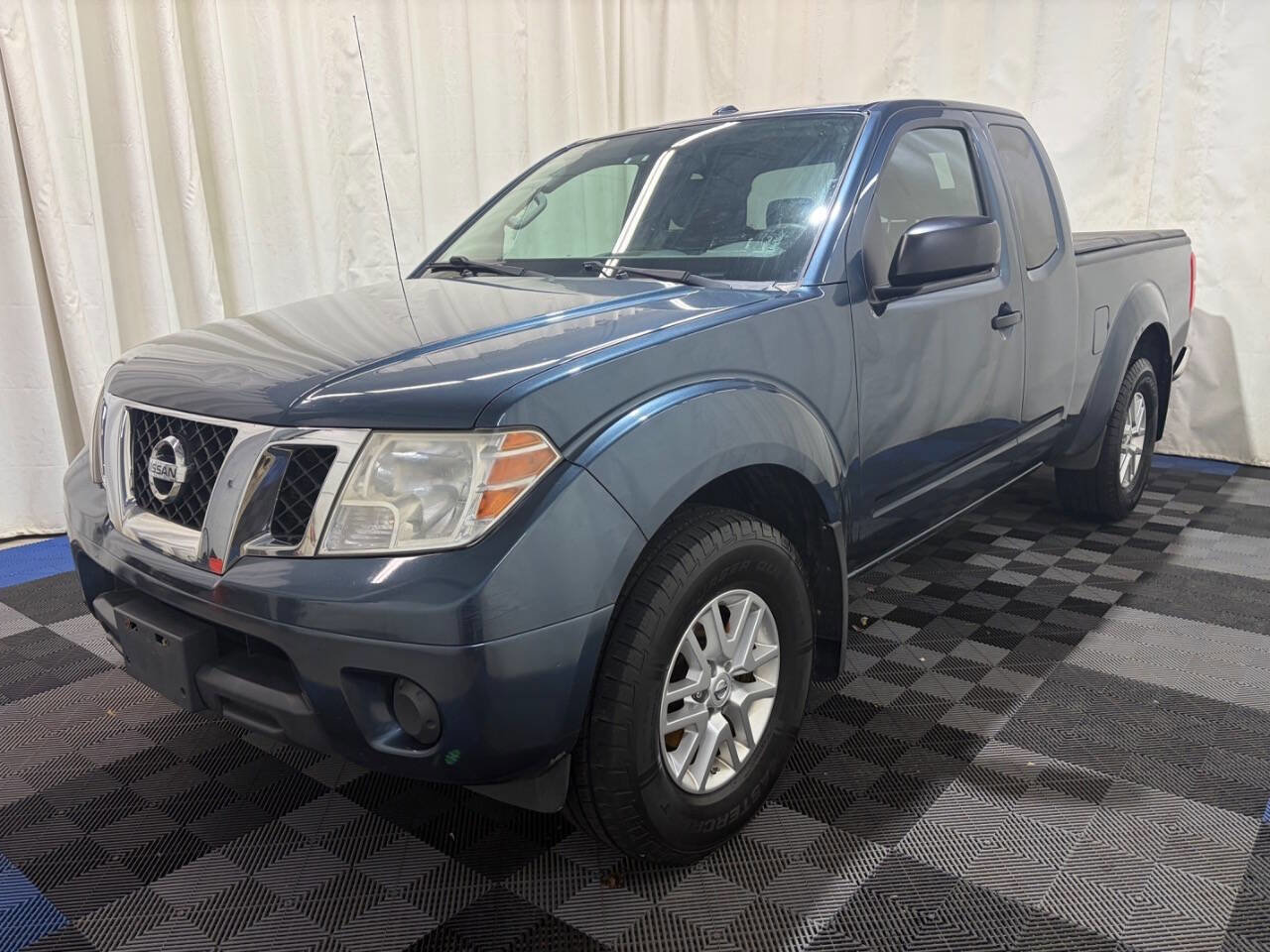 Used 2014 Nissan Frontier SV AWD/4WD image 2