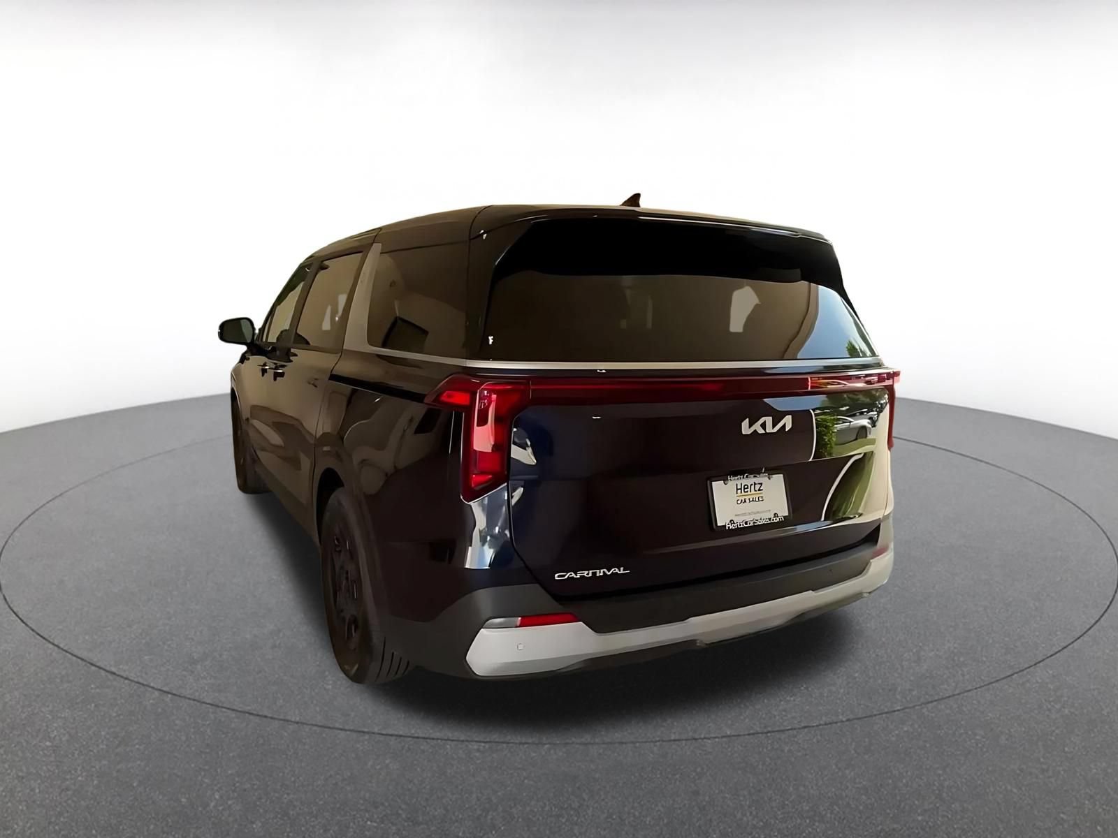 Used 2026 Kia Carnival FWD image 9
