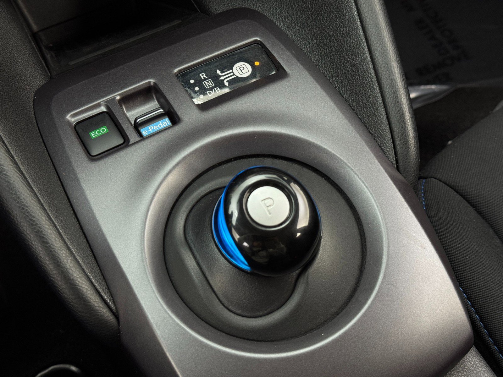 Used 2025 Nissan Leaf S image 26