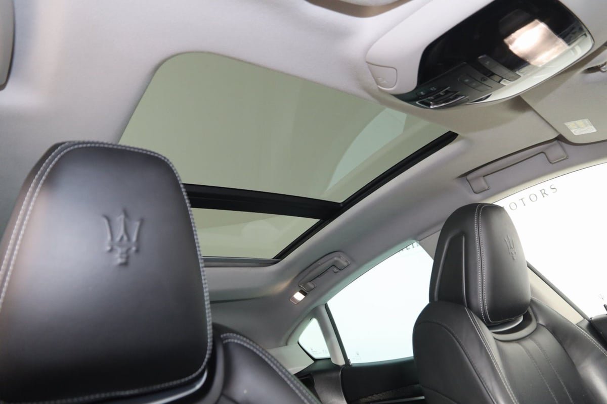 Used 2018 Maserati Levante S GranSport AWD/4WD image 11