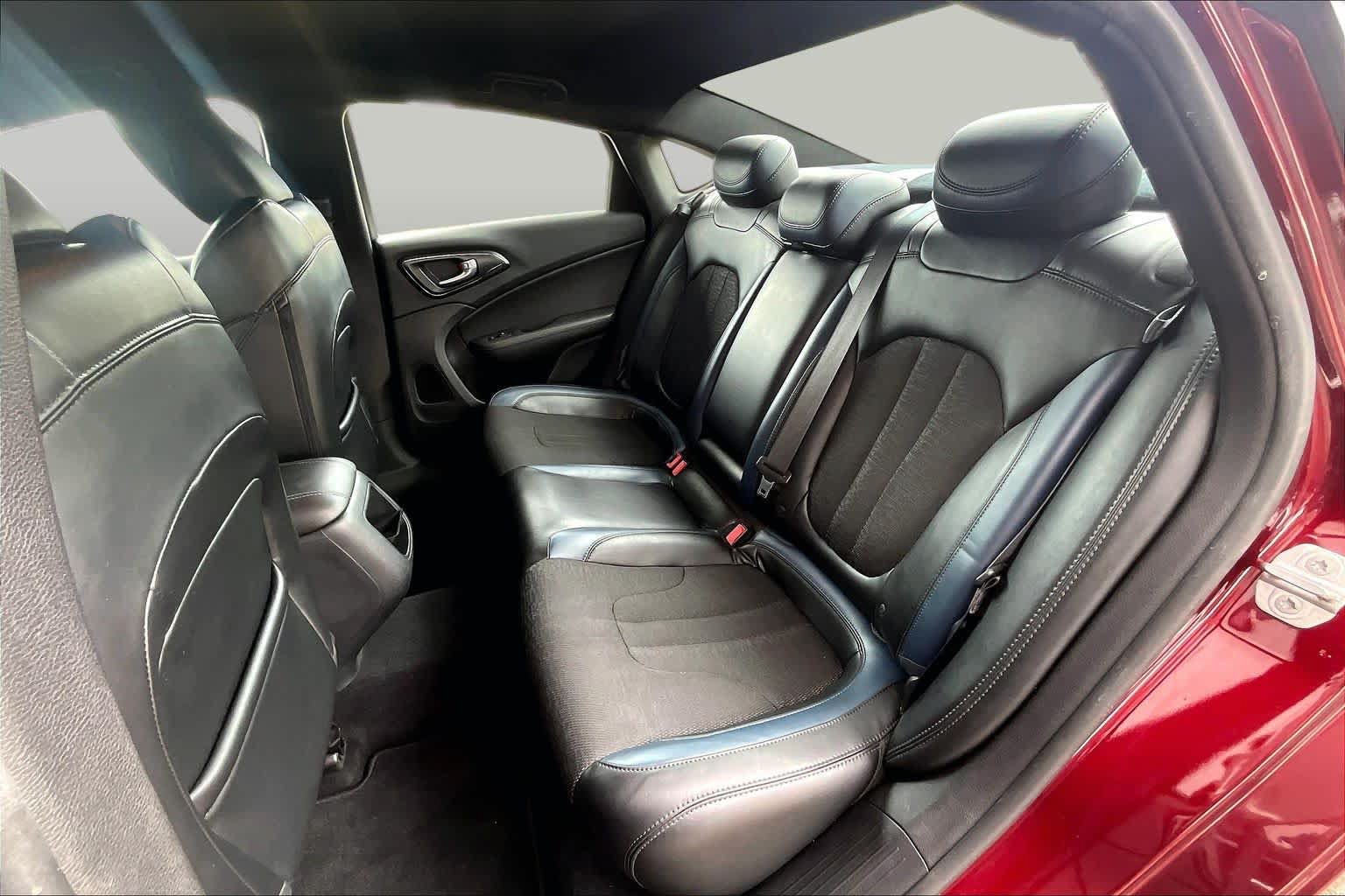 Used 2015 Chrysler 200 S FWD image 19