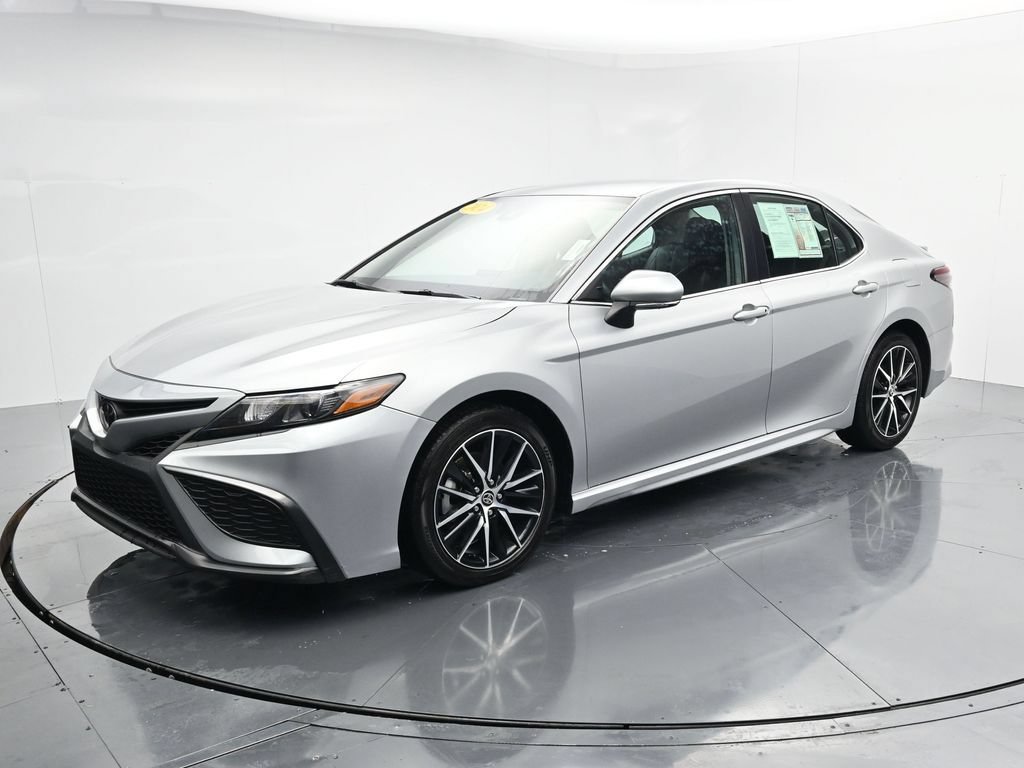 Used 2024 Toyota Camry SE FWD image 4