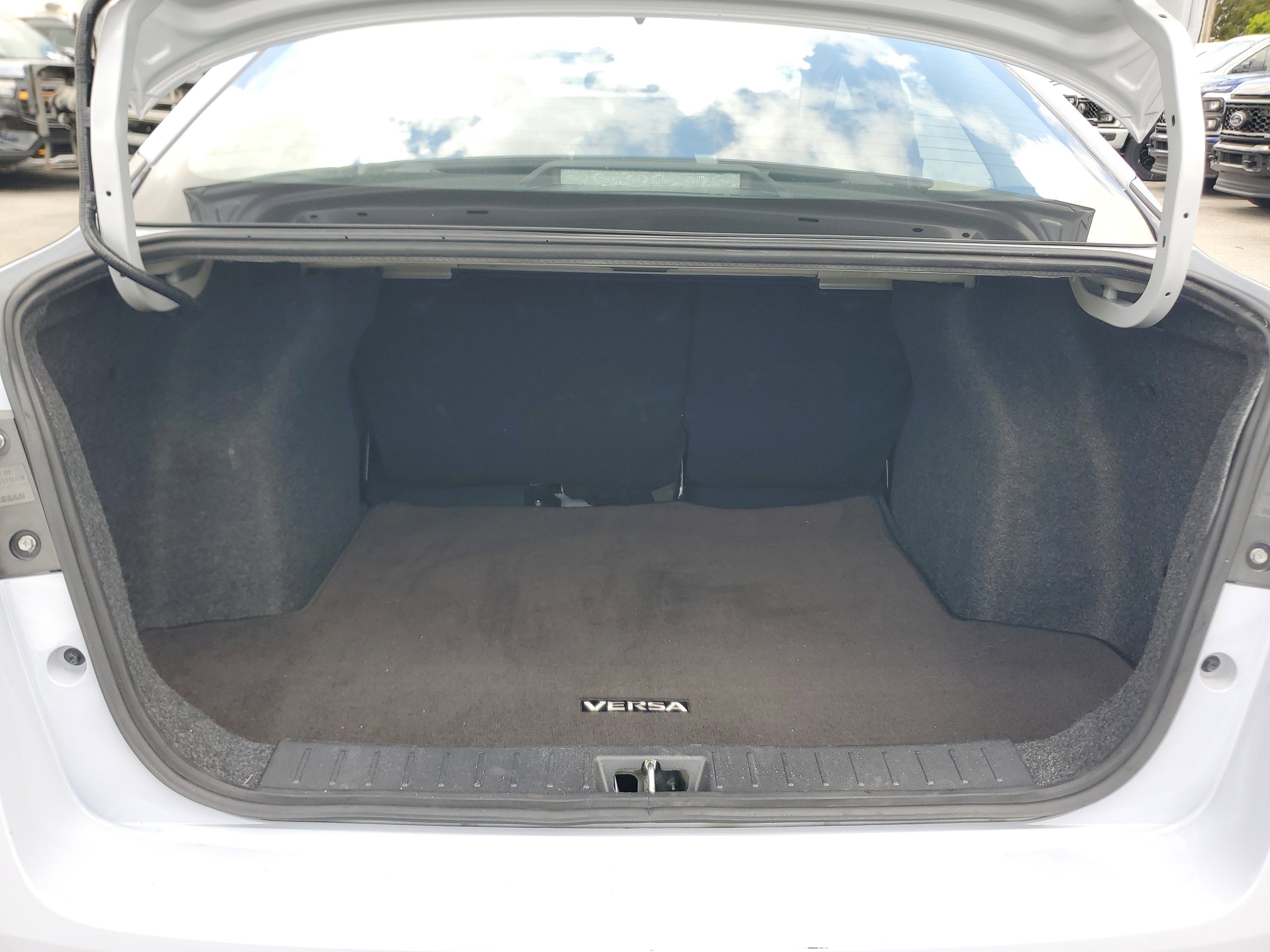 Used 2025 Nissan Versa SV image 28