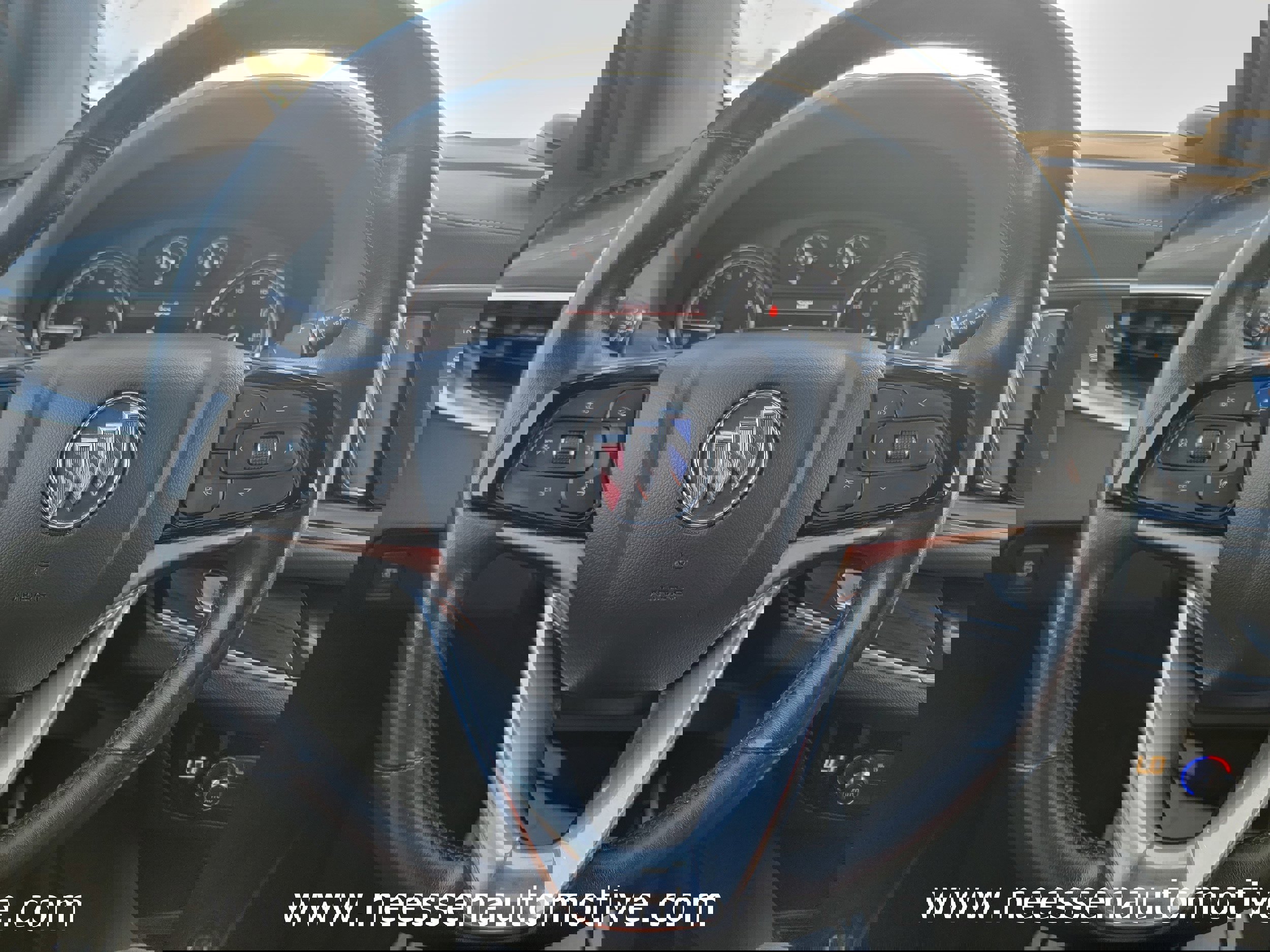 Used 2023 Buick Enclave Essence image 19