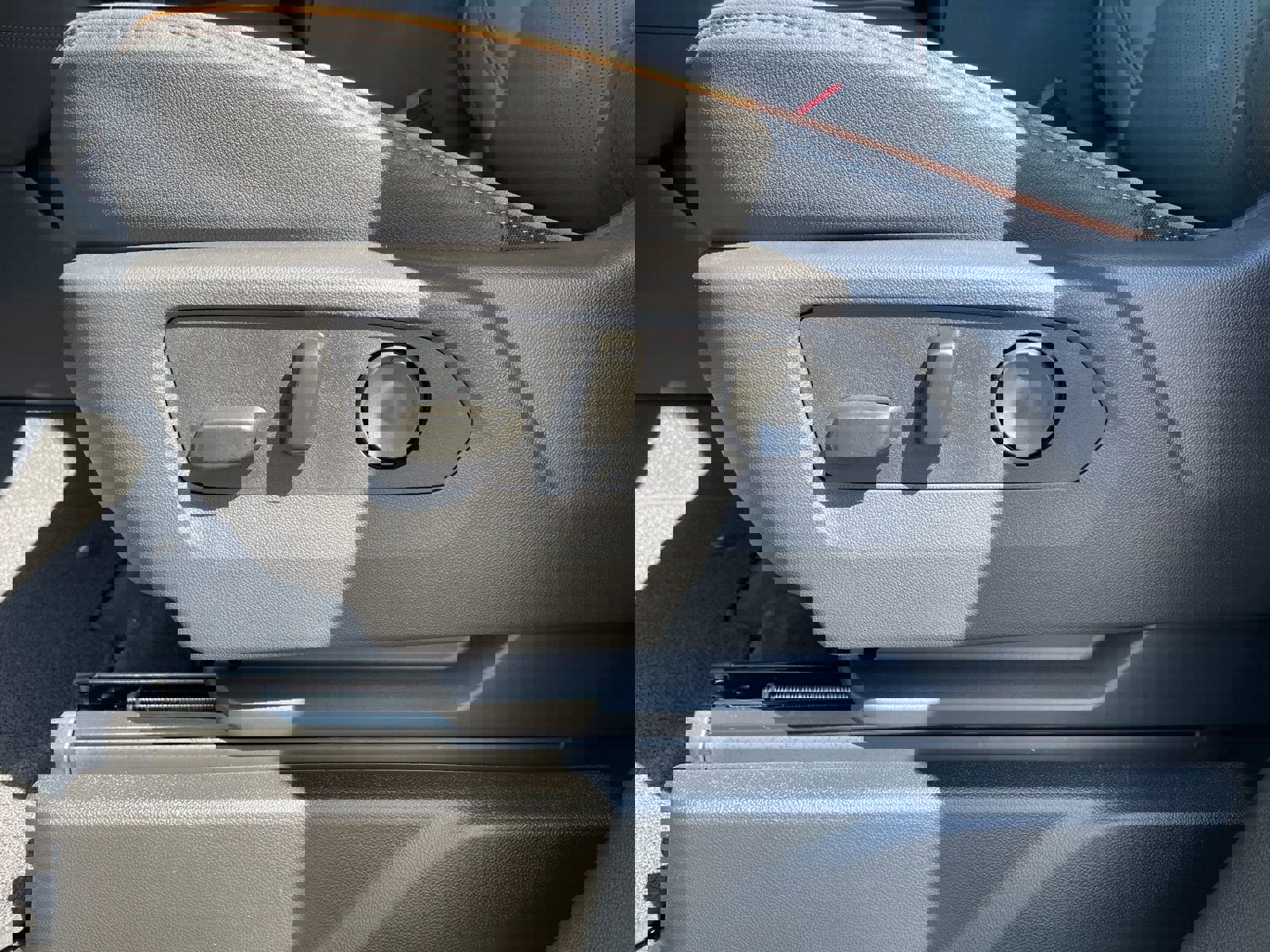 New 2026 GMC Yukon AT4 w/ AT4 Premium Plus Package image 12