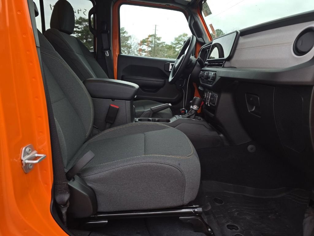 Used 2025 Jeep Wrangler Sport image 24