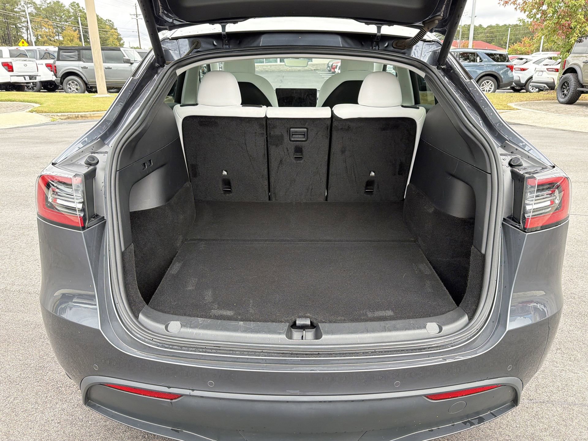 Used 2022 Tesla Model Y Long Range image 26