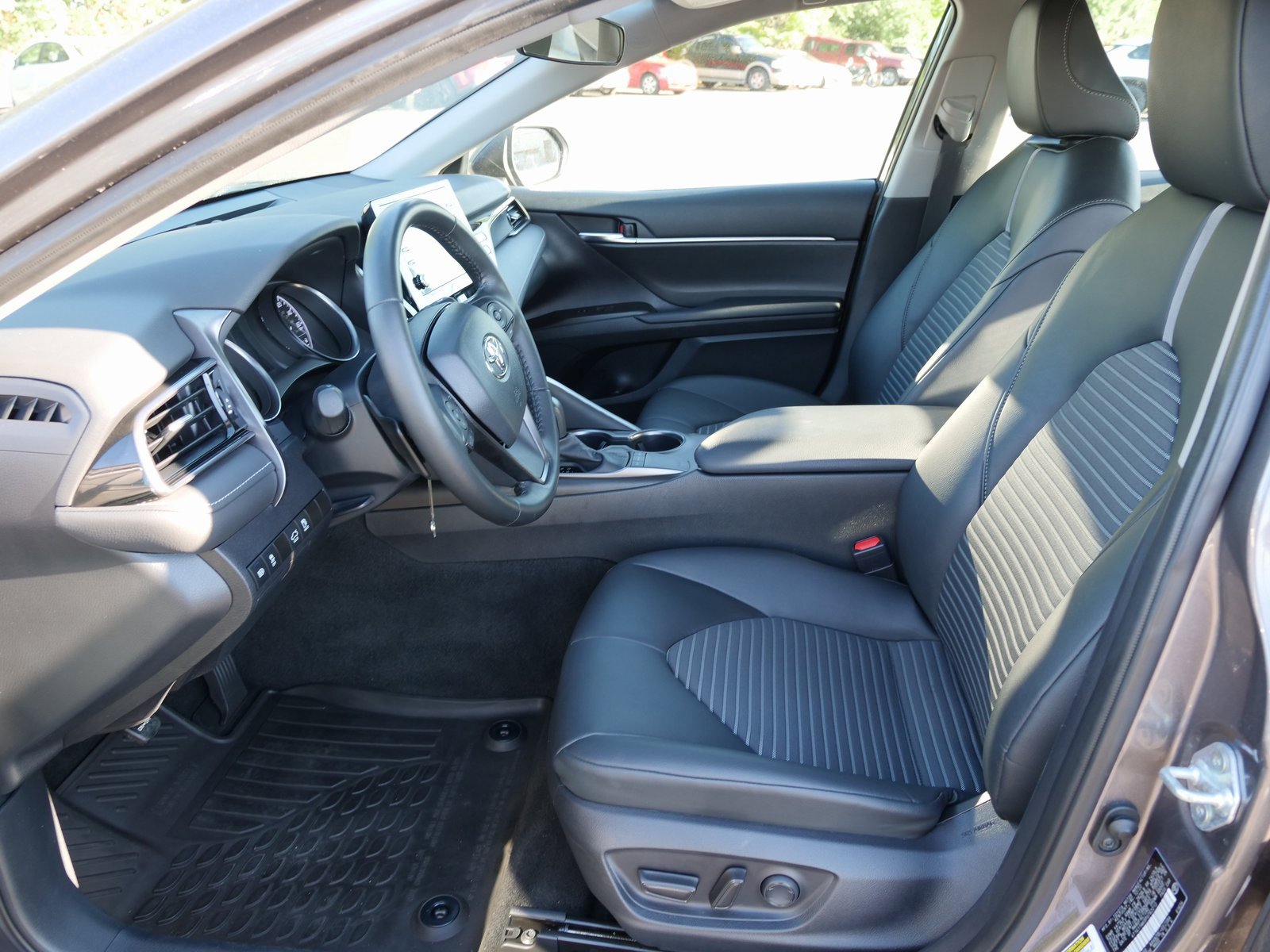 Used 2023 Toyota Camry SE image 15