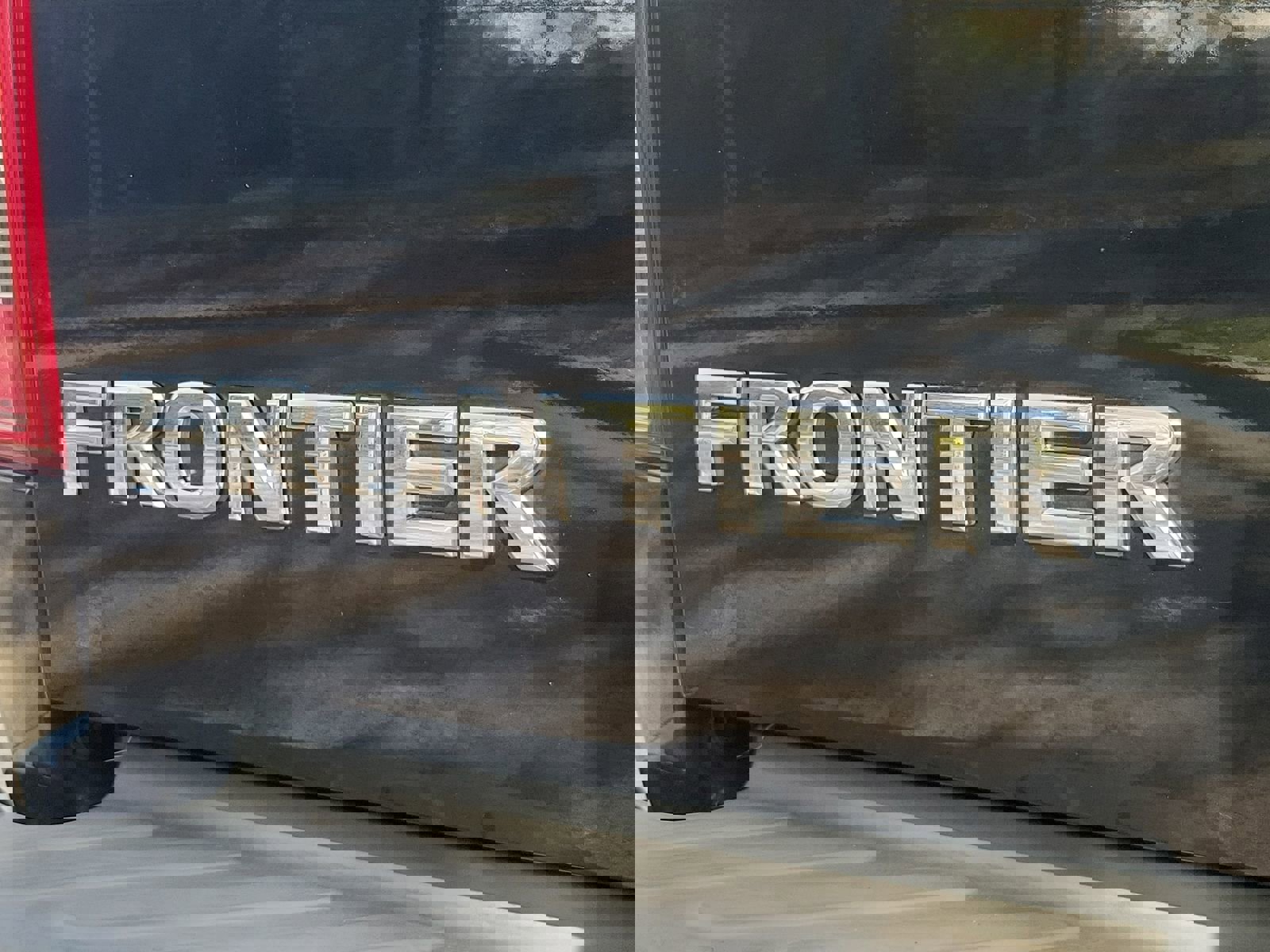 Used 2010 Nissan Frontier LE w/ LE Value Truck Pkg image 23