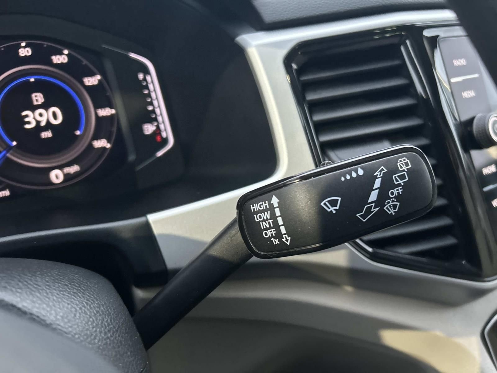 Certified 2022 Volkswagen Atlas SE image 29