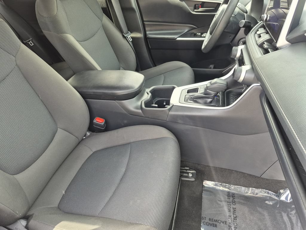 Used 2025 Toyota RAV4 LE AWD/4WD image 16