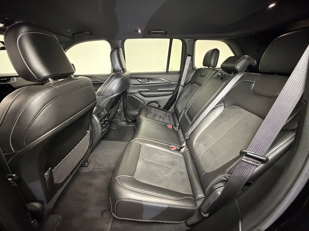 Used 2024 Jeep Grand Cherokee Altitude image 5