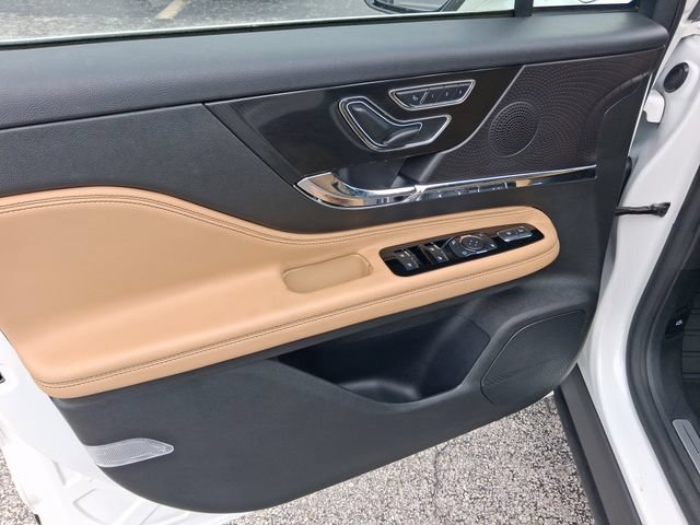 Used 2023 Lincoln Corsair Reserve FWD image 13