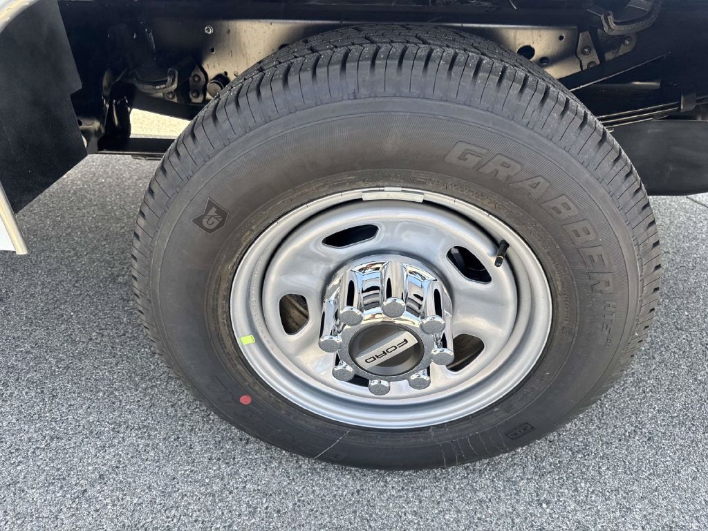 New 2026 Ford F350 XL w/ XL Chrome Package RWD image 13